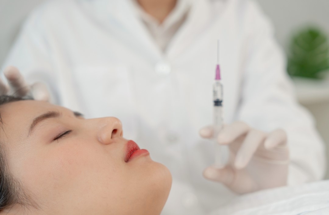 doctor preparing rejuran procedure on client