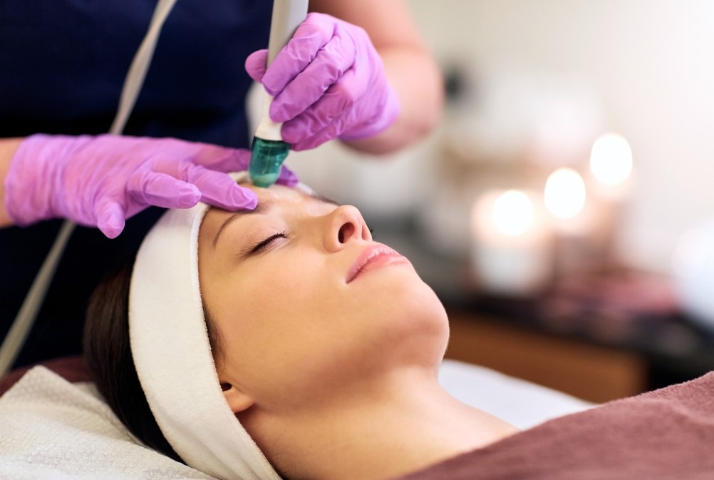 AEON MEDICAL - 5 woman undergoing rejuran treatment