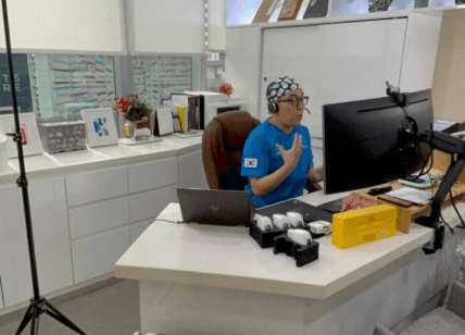 dr kim during a jeysis live webinar