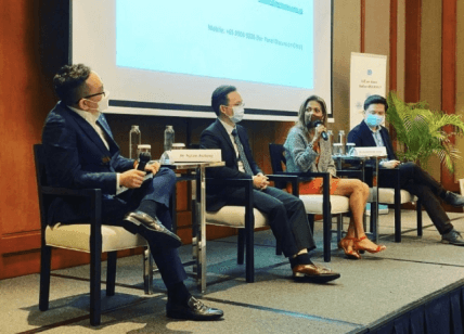 dr kim at rejuran conference1