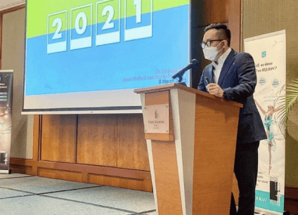 dr kim at rejuran conference2