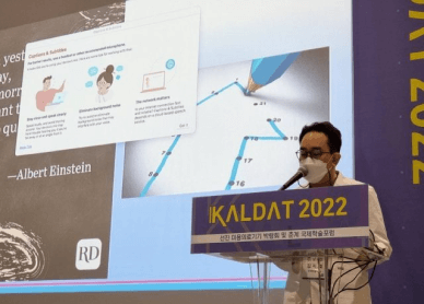 dr kim having a talk during kaldat 2022-2